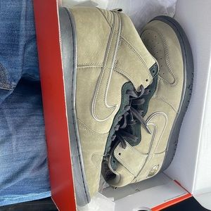 Brand new never worn NIKE DUNKS HI SP
